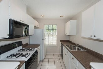 12400 Tomanet Trail in Austin, TX - Foto de edificio - Building Photo