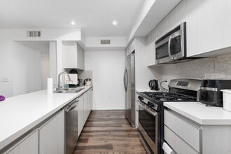 1539 Beloit Ave in Los Angeles, CA - Building Photo - Interior Photo
