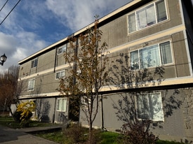 1004 S Cloverdale St in Seattle, WA - Building Photo