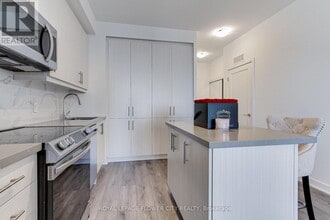95-2395 Oneida Crescent in Richmond Hill, ON - Building Photo - Building Photo