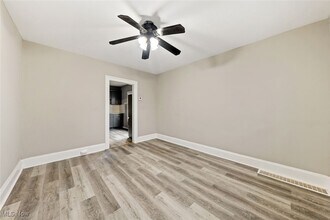 2233 Bunts Rd in Lakewood, OH - Building Photo - Building Photo