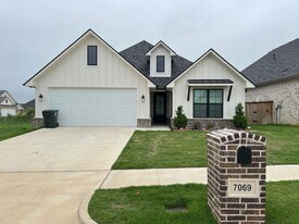 7069 Hillside Ave in Tyler, TX - Building Photo