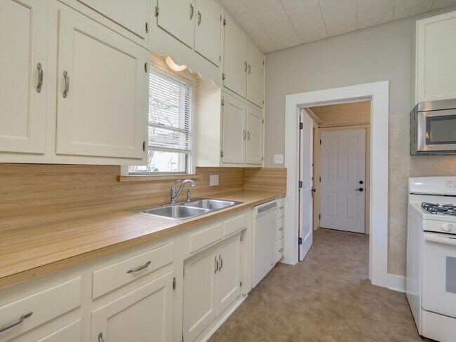 916 Cecelia St in Taylor, TX - Building Photo - Building Photo