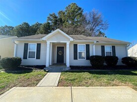 6421 Sunman Rd in Charlotte, NC - Building Photo