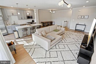 23245 Milltown Knoll Square in Ashburn, VA - Building Photo - Building Photo