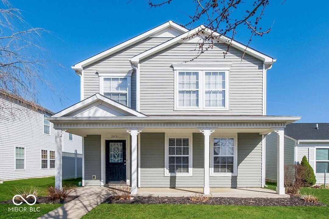 2031 Bridlewood Dr in Franklin, IN - Building Photo