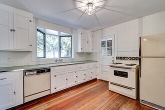 27 Fairway Dr in Newton, MA - Building Photo - Building Photo