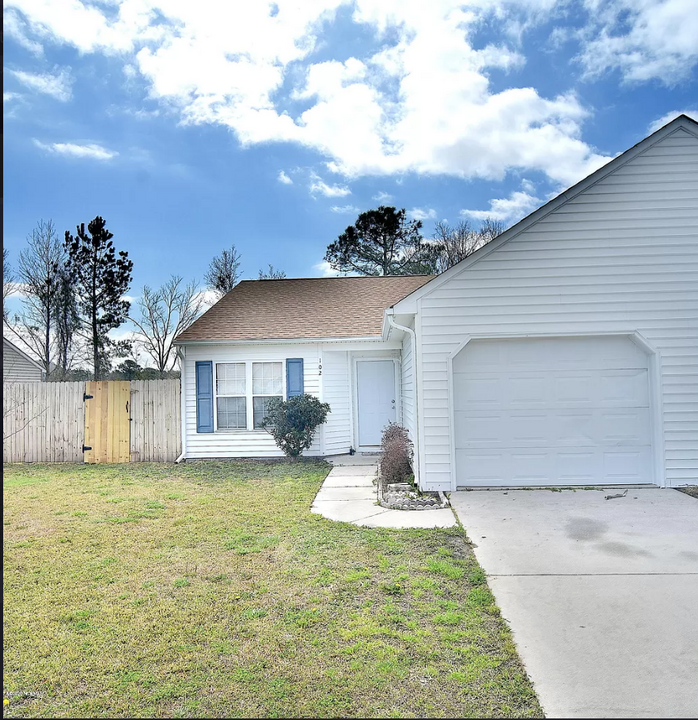 102 Jerrett Ln in Havelock, NC - Foto de edificio