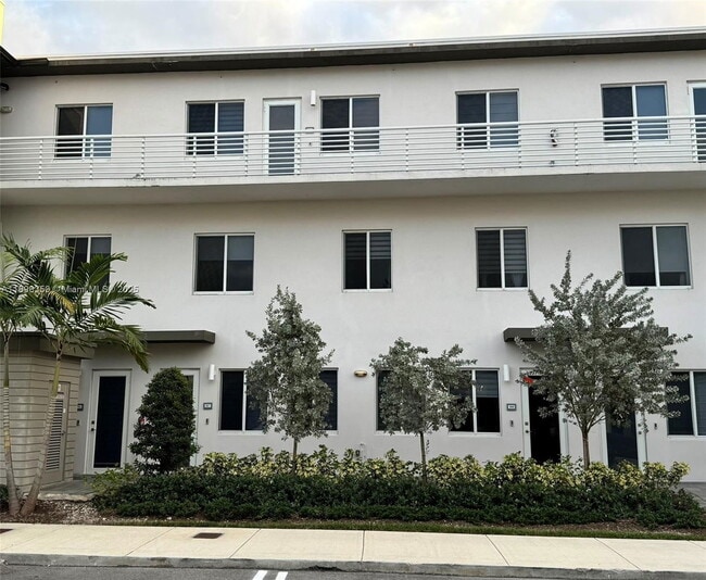 10270 NW 66th St in Doral, FL - Building Photo - Building Photo