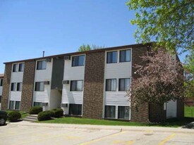 802 Benton Dr, Unit #13 in Iowa City, IA - Building Photo