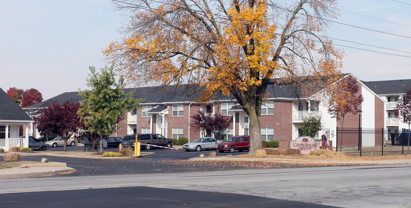 Canterbury House Apartments - Franklin Road in Indianapolis, IN - Foto de edificio