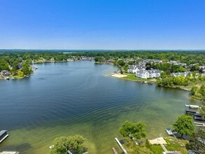 1466 Rossdale Dr in Waterford, MI - Building Photo - Building Photo