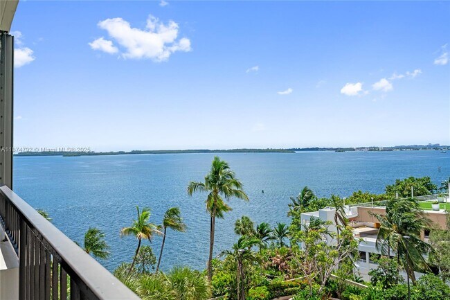 520 Brickell Key Dr in Miami, FL - Building Photo - Building Photo