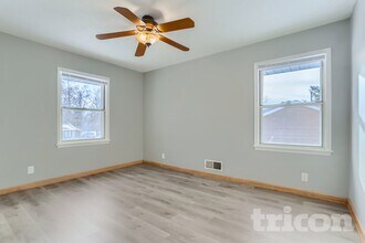 4400 W 111th St in Bloomington, MN - Building Photo - Building Photo