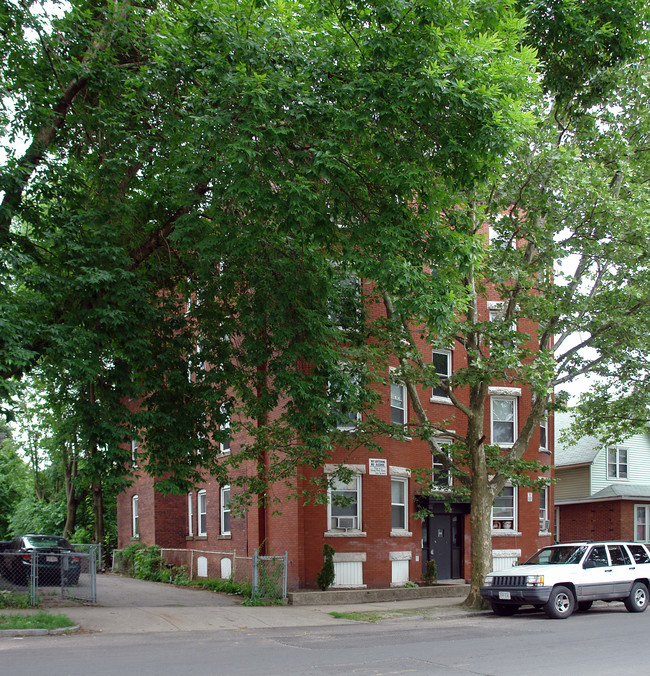 71 Adams St in Springfield, MA - Foto de edificio - Building Photo