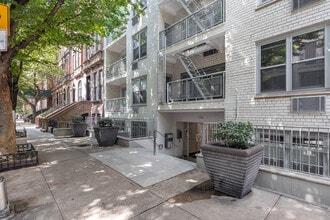 131 W 85th St in New York, NY - Foto de edificio - Building Photo