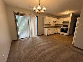 2423 Buttonwood Dr in Manhattan, KS - Building Photo - Building Photo