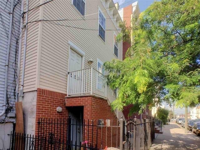 225 Halladay St