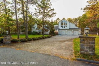 1861 Bayonne Ave in Manchester Township, NJ - Foto de edificio - Building Photo