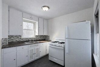 704 W 1st St in Waterloo, IA - Building Photo - Building Photo