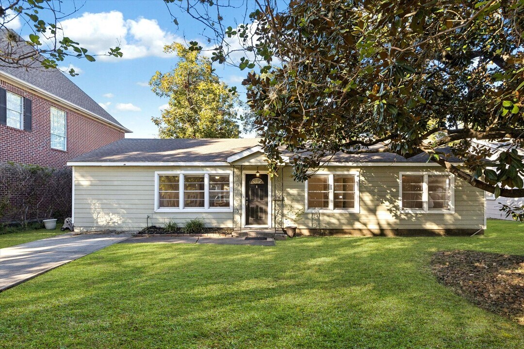 5122 Locust St in Bellaire, TX - Building Photo