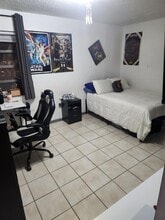 2498 SW 17th Ave, Unit 4209 in Miami, FL - Foto de edificio - Building Photo