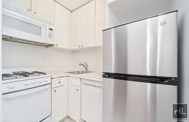 306 E 91st St in New York, NY - Building Photo - Building Photo