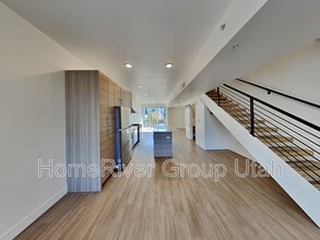 877 S 200 W in Salt Lake City, UT - Building Photo - Building Photo