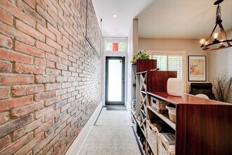 22 Cummings St in Toronto, ON - Building Photo - Building Photo