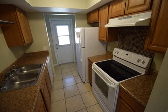 2237 Bordeau Ct-Unit -3 in Auburndale, FL - Foto de edificio - Building Photo