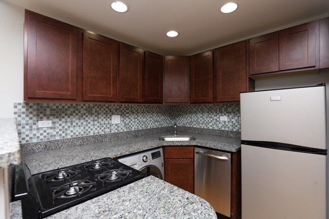 property at 562 W Arlington Pl