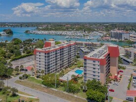 232 St Augustine Ave in Venice, FL - Building Photo