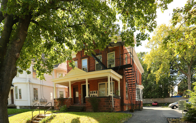 838 1/2 Union St in Schenectady, NY - Foto de edificio - Building Photo