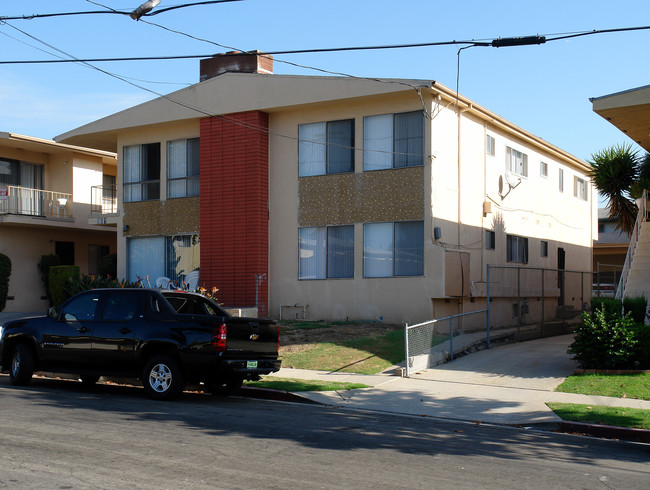 901 Victor Ave in Inglewood, CA - Building Photo - Building Photo