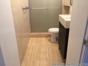 1203 Beacon St in Brookline, MA - Foto de edificio - Building Photo