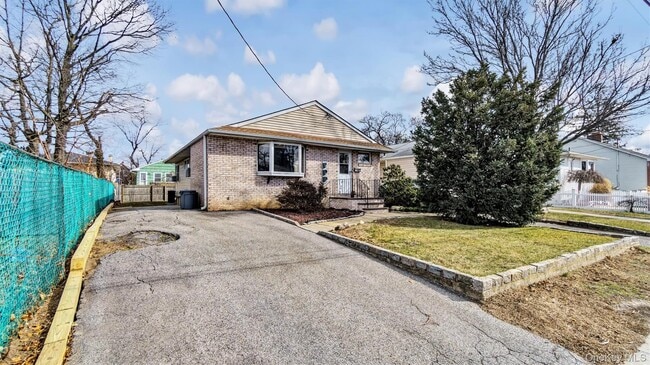 19 7th St in Bayville, NY - Building Photo - Building Photo