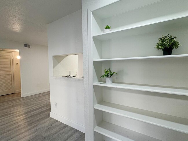 755 Riverside Dr in Coral Springs, FL - Foto de edificio - Building Photo