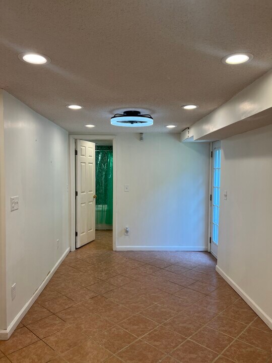 2210 Shamrock Dr in Decatur, GA - Foto de edificio