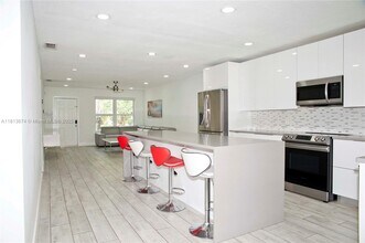 1328 NW 93rd Terrace in Coral Springs, FL - Building Photo - Building Photo