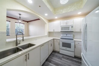 8882 W Flagler St in Miami, FL - Foto de edificio - Building Photo