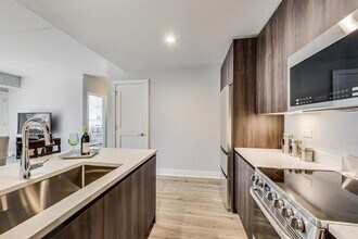 300 division in Chicago, IL - Building Photo - Building Photo