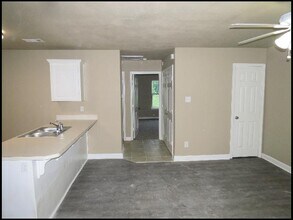 185 Charles Dr in Cabot, AR - Foto de edificio - Building Photo