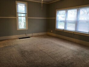 230 Polk St in Waterloo, IA - Building Photo - Building Photo