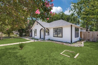 5415 Dartmouth Ave in River Oaks, TX - Foto de edificio - Building Photo