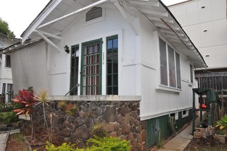 Iolani Ave Cottages in Honolulu, HI - Building Photo - Building Photo