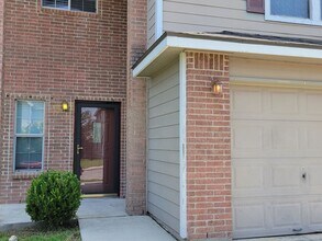 222 Cedron Chase in San Antonio, TX - Building Photo - Building Photo