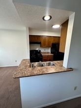 2205 Hedgerow Road in Columbus, OH - Building Photo - Building Photo