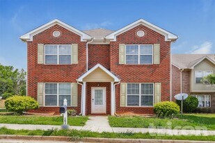 101 Daisy Cir in Mcdonough, GA - Building Photo