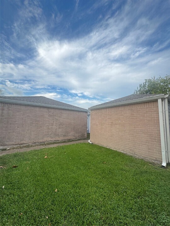 4131 Bugle Rd in Houston, TX - Foto de edificio