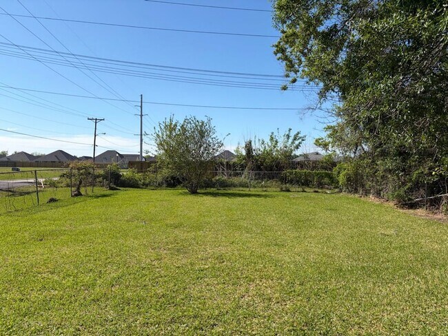 2005 Glasshouse St in Beaumont, TX - Foto de edificio - Building Photo